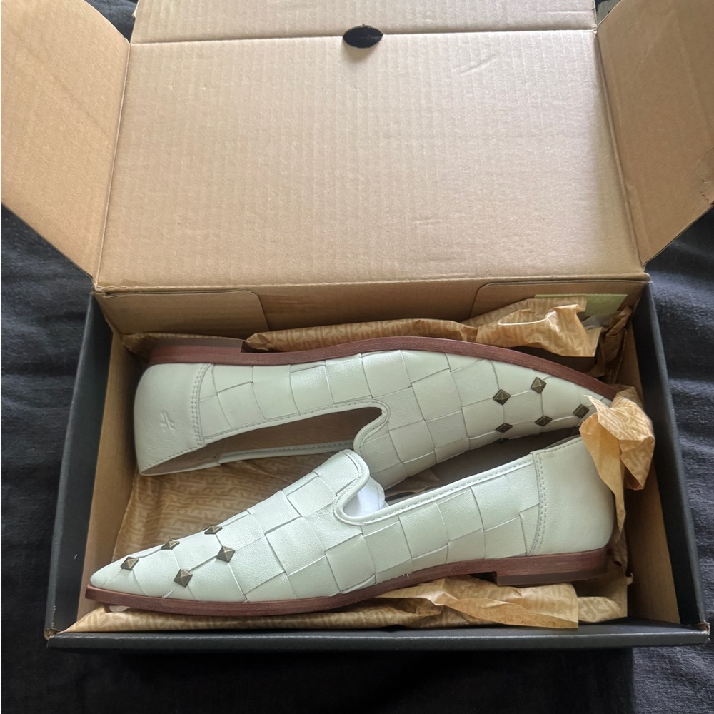 NIB Frye Kenzie Studded Leather flat